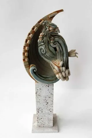 KAMURAN AK — “Simurg,7-”, 2014 "Simurg,7-" eseri KAMURAN AK tarafından 2014 yılında 20x20x40 cm ölçülerinde Stoneware, Döküm el ile şekillendirme, 1200 C tekniği ile yapılmıştır.