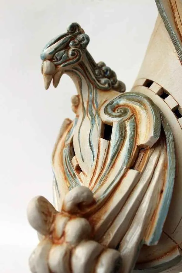 yakınlaştır "Zümrüd,ü Anka-" eseri KAMURAN AK tarafından 2014 yılında 17x19x53 cm ölçülerinde Stoneware, Döküm el ile şekillendirme, 1200 C tekniği ile yapılmıştır.