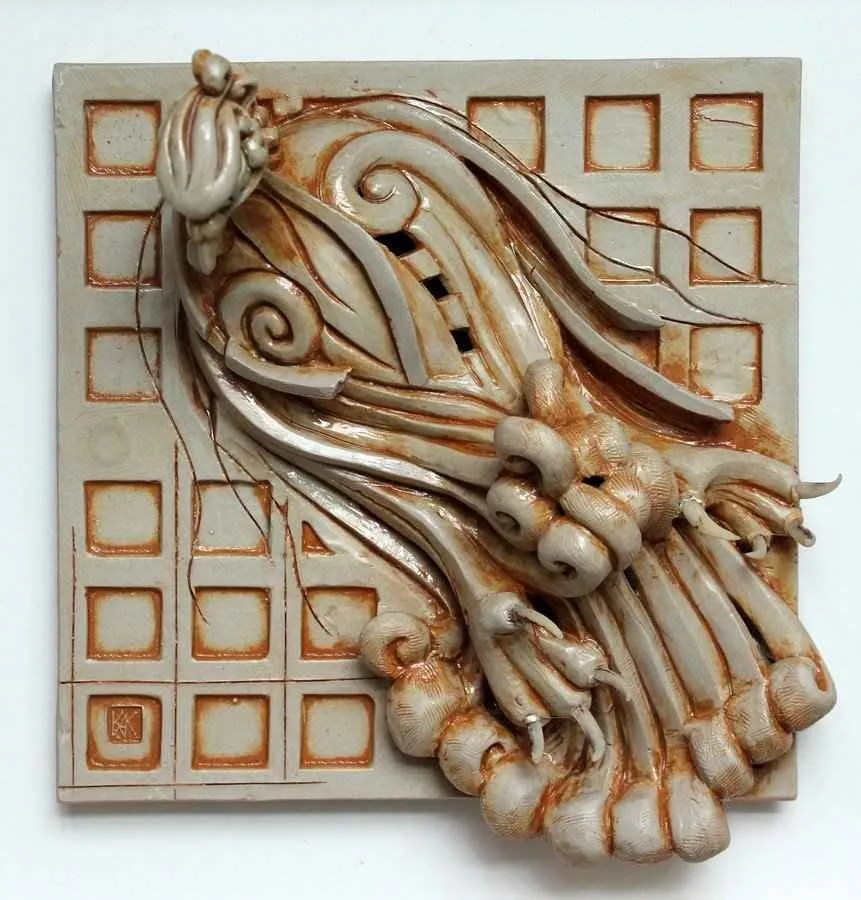 "Zümrüd,ü Anka-" eseri KAMURAN AK tarafından 2014 yılında 17x19x53 cm ölçülerinde Stoneware, Döküm el ile şekillendirme, 1200 C tekniği ile yapılmıştır.