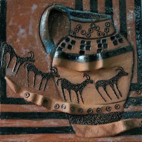 Bu eser ÖZGÜR KAPTAN tarafından 2014 yılında 20x20 cm ölçülerinde Seramik tekniği ile yapılmıştır.