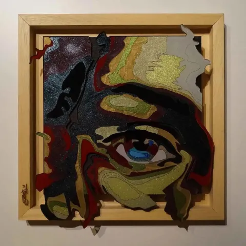 Bu eser EMRE LÜLE tarafından 2014 yılında 20x20 cm ölçülerinde Pleksi tekniği ile yapılmıştır.