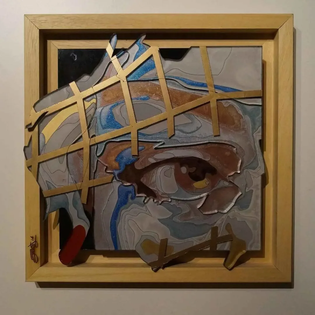 yakınlaştır "İsimsiz" eseri EMRE LÜLE tarafından 2014 yılında 20x20 cm ölçülerinde Pleksi tekniği ile yapılmıştır.