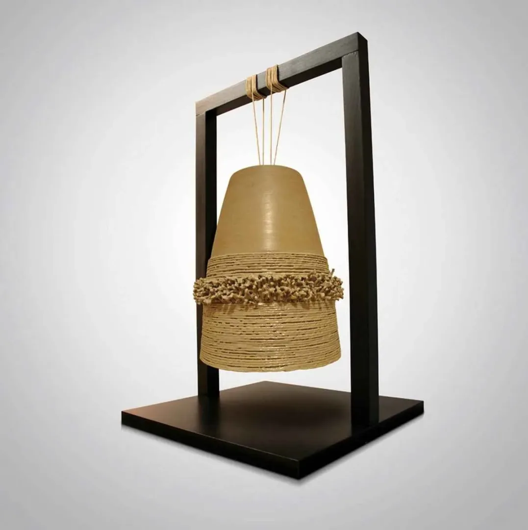 "Cloche pour lavenir" eseri BETÜL DEMİR tarafından 2014 yılında 40x40x60 cm ölçülerinde Seramik tekniği ile yapılmıştır.