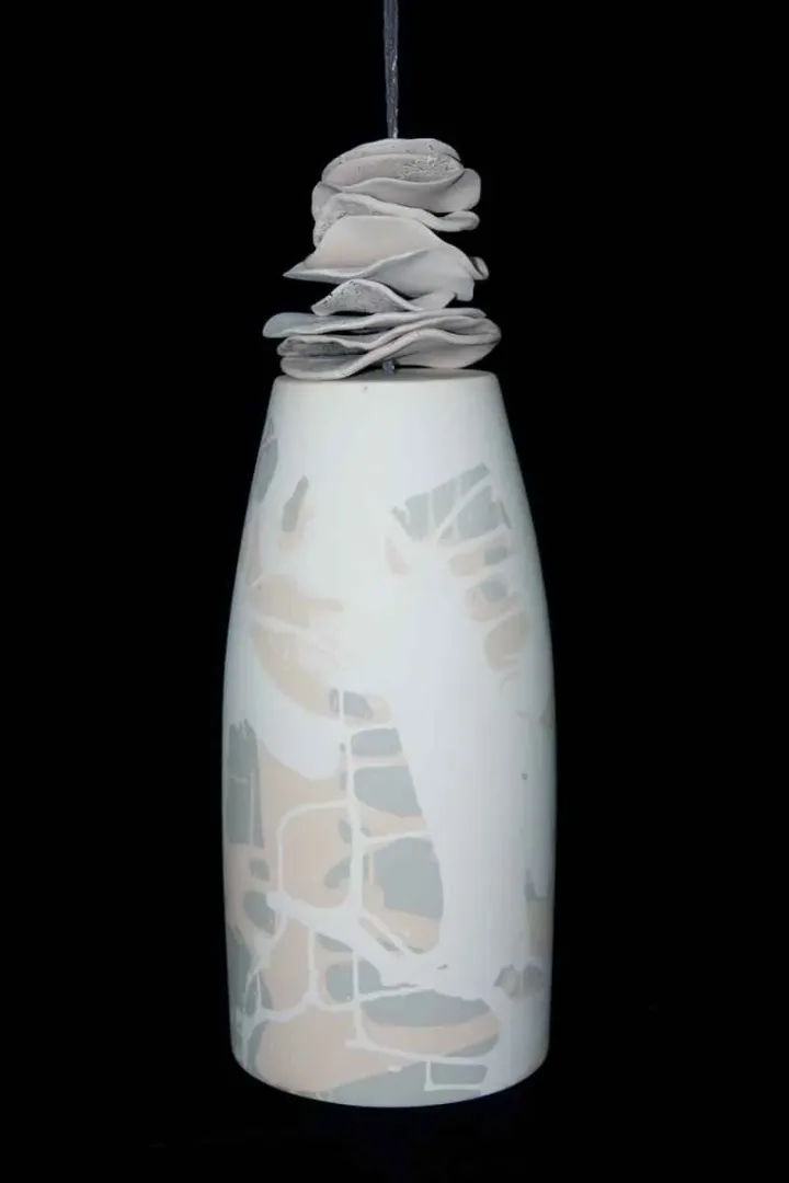 Bu eser BETÜL DEMİR tarafından 2014 yılında 23x55 cm ölçülerinde Seramik tekniği ile yapılmıştır.