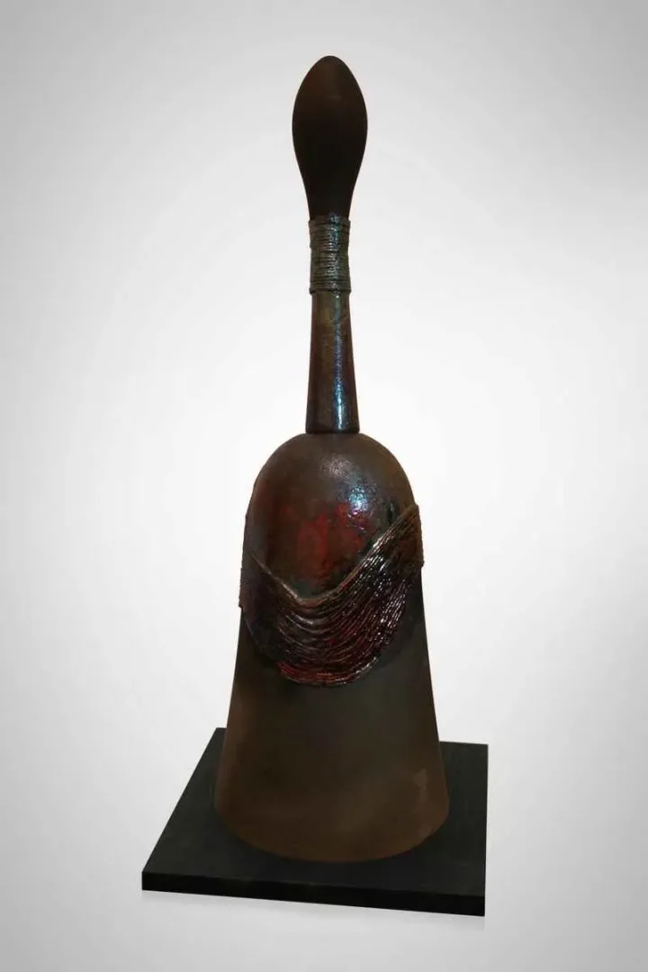 yakınlaştır "Çan" eseri BETÜL DEMİR tarafından 2014 yılında 30x30x70 cm ölçülerinde Seramik tekniği ile yapılmıştır.