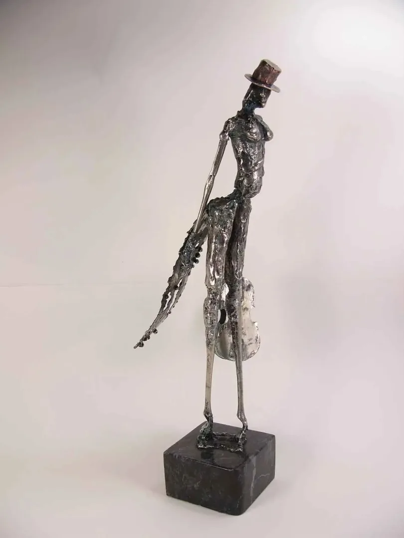 yakınlaştır "İsimsiz" eseri ÖZER AKTAŞ tarafından 2015 yılında 15x10x43 cm ölçülerinde Demir yontu tekniği ile yapılmıştır.