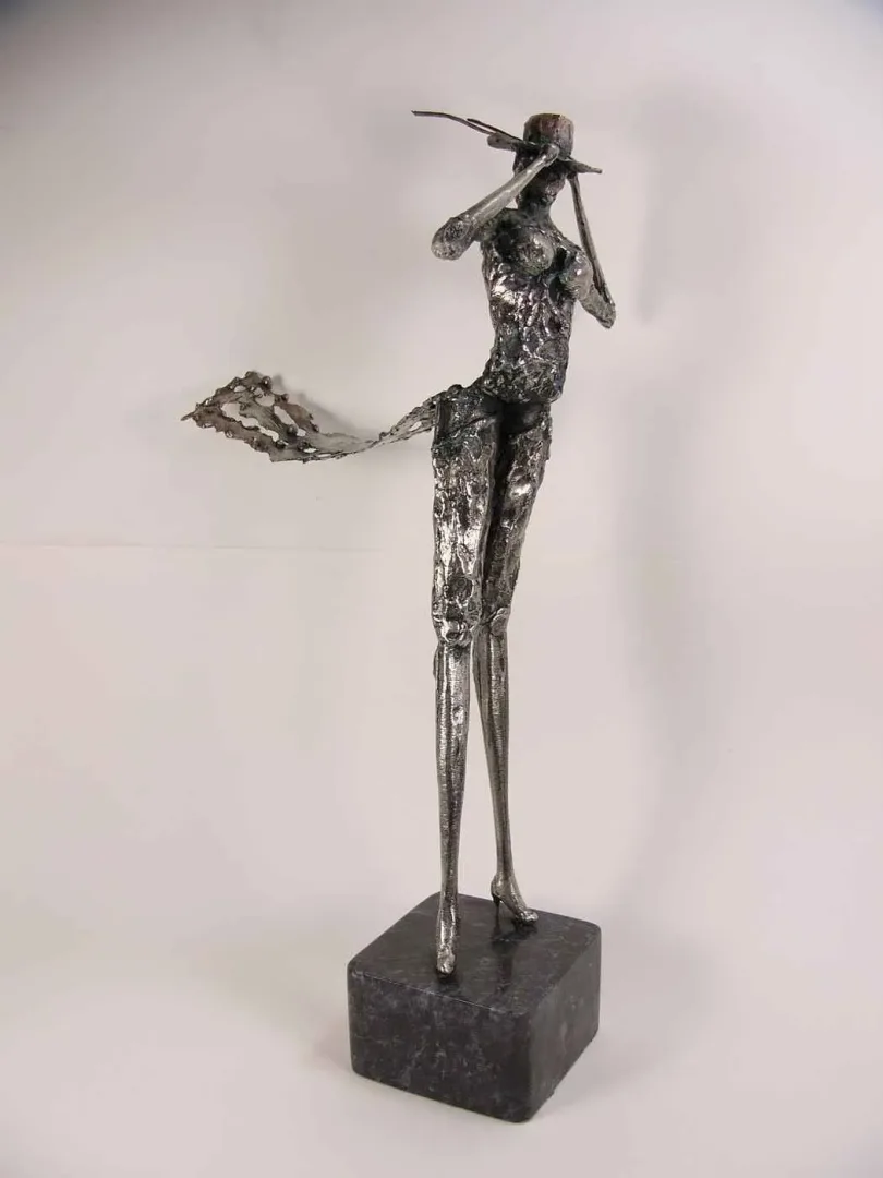 ÖZER AKTAŞ — 2015 Bu eser ÖZER AKTAŞ tarafından 2015 yılında 22x16x42 cm ölçülerinde Demir yontu tekniği ile yapılmıştır.