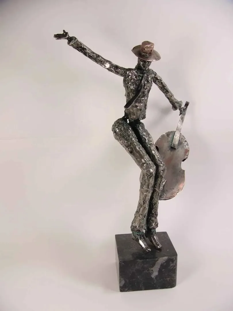 yakınlaştır "İsimsiz" eseri ÖZER AKTAŞ tarafından 2015 yılında 25x11x37 cm ölçülerinde Demir yontu tekniği ile yapılmıştır.