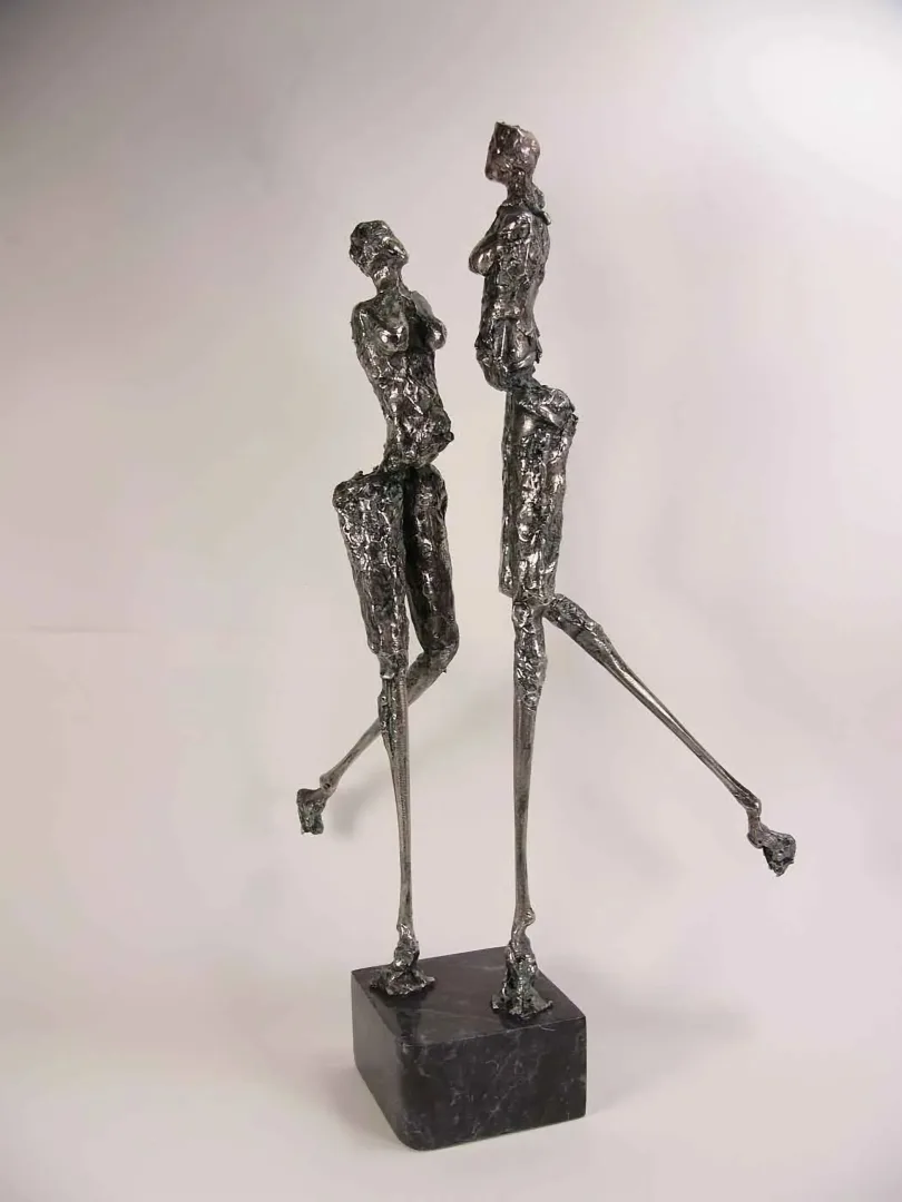 "İsimsiz" eseri ÖZER AKTAŞ tarafından 2015 yılında 28x15x45 cm ölçülerinde Demir yontu tekniği ile yapılmıştır.