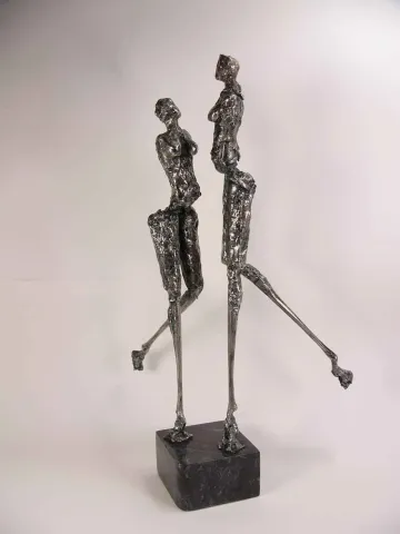 Bu eser ÖZER AKTAŞ tarafından 2015 yılında 28x15x45 cm ölçülerinde Demir yontu tekniği ile yapılmıştır.