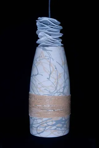"Ses" eseri BETÜL DEMİR tarafından 55x23 cm ölçülerinde Kalıpla ve elle şekillendirme, 1100 °C, tekniği ile yapılmıştır.