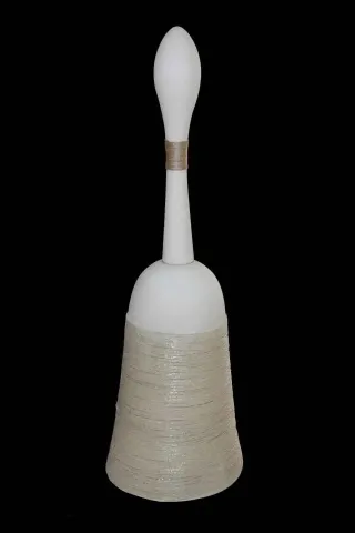 "İsimsiz" eseri BETÜL DEMİR tarafından 30x30x70 cm ölçülerinde Kalıpla ve elle şekillendirme, renkli bünye, 1100 °C tekniği ile yapılmıştır.