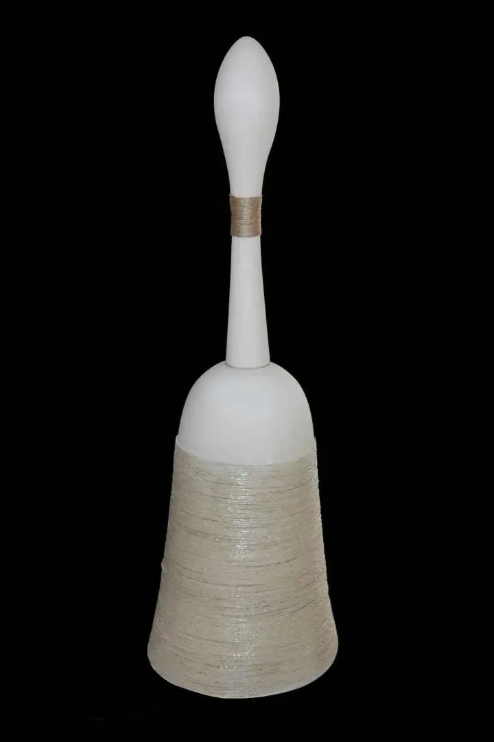 yakınlaştır "İsimsiz" eseri BETÜL DEMİR tarafından 30x30x70 cm ölçülerinde Kalıpla ve elle şekillendirme, renkli bünye, 1100 °C tekniği ile yapılmıştır.