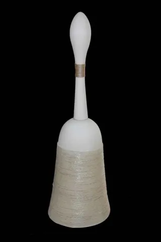 BETÜL DEMİR — “İsimsiz” "İsimsiz" eseri BETÜL DEMİR tarafından 30x30x70 cm ölçülerinde Kalıpla ve elle şekillendirme, renkli bünye, 1100 °C tekniği ile yapılmıştır.