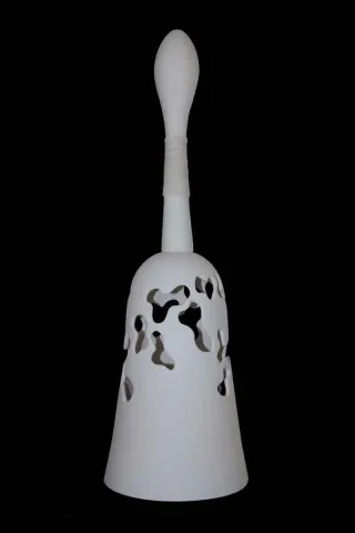 BETÜL DEMİR — “İsimsiz” "İsimsiz" eseri BETÜL DEMİR tarafından 30x30x70 cm ölçülerinde Kalıpla ve elle şekillendirme, 1100 °C, tekniği ile yapılmıştır.