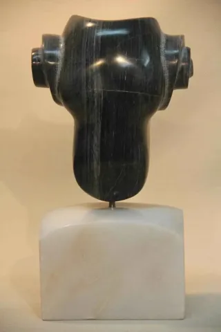 CEMİL GÜÇ — “Efes Koçu”, 2013 "Efes Koçu" eseri CEMİL GÜÇ tarafından 2013 yılında 29x14x12 cm ölçülerinde Efes Taşı tekniği ile yapılmıştır.