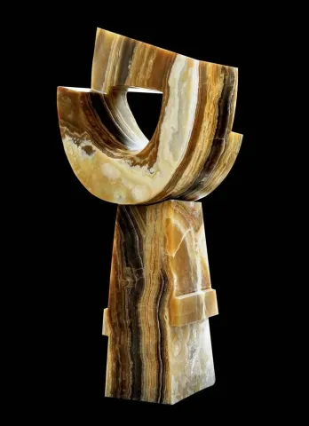 ÇIDAM MELEK — “Albeni(Charm)”, 2013 "Albeni(Charm)" eseri ÇIDAM MELEK tarafından 2013 yılında 90x45x28 cm ölçülerinde Onyx tekniği ile yapılmıştır.