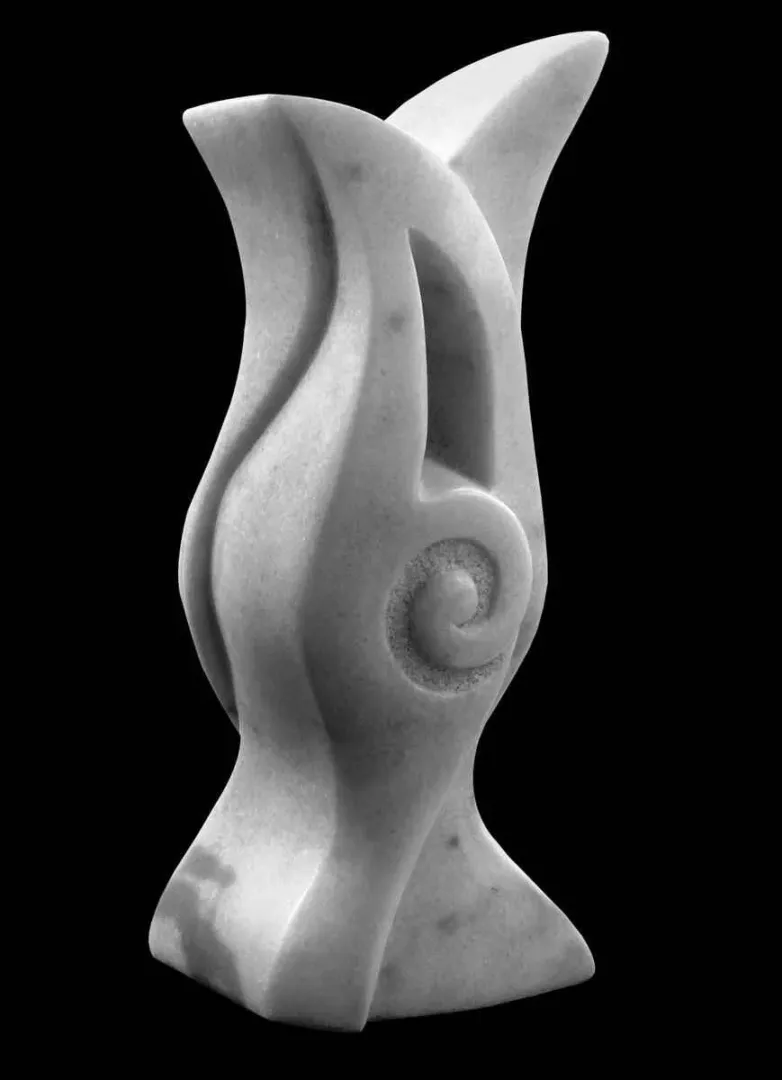 "Lale(Tulip)" eseri ÇIDAM MELEK tarafından 2012 yılında 45x20x20 cm ölçülerinde Afyon Mermeri tekniği ile yapılmıştır.