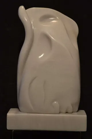 DEMET KAYA — “Drop” "Drop" eseri DEMET KAYA tarafından 47x30x12 cm ölçülerinde Afyon Mermeri tekniği ile yapılmıştır.