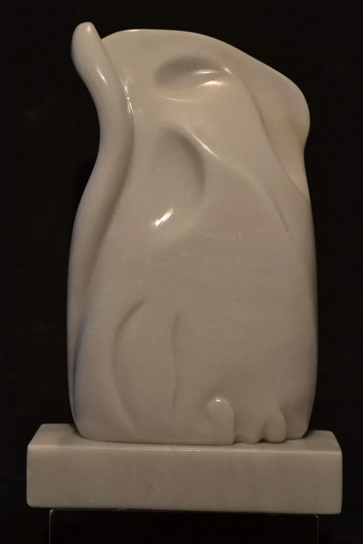 yakınlaştır "Drop" eseri DEMET KAYA tarafından 47x30x12 cm ölçülerinde Afyon Mermeri tekniği ile yapılmıştır.