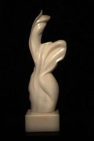 DEMET KAYA — “Spring” "Spring" eseri DEMET KAYA tarafından 37x17x10 cm ölçülerinde Afyon Mermeri tekniği ile yapılmıştır.