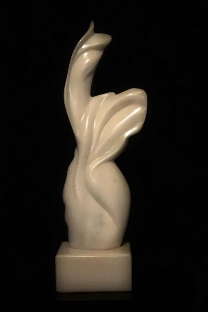 yakınlaştır "Spring" eseri DEMET KAYA tarafından 37x17x10 cm ölçülerinde Afyon Mermeri tekniği ile yapılmıştır.