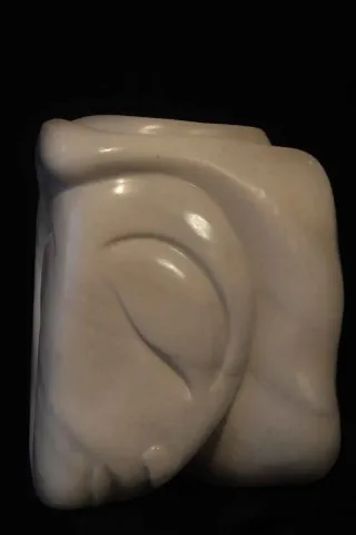 DEMET KAYA — “İsimsiz” "İsimsiz" eseri DEMET KAYA tarafından 38x30x18 cm ölçülerinde Afyon Mermeri tekniği ile yapılmıştır.