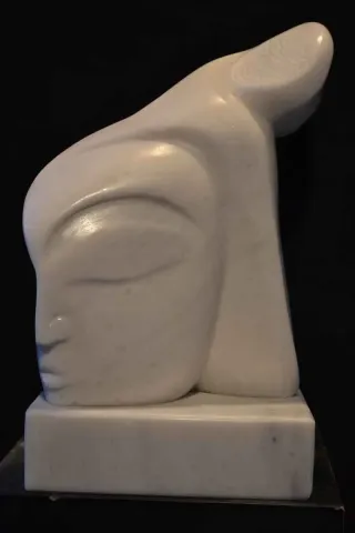 DEMET KAYA — “Girl” "Girl" eseri DEMET KAYA tarafından 35x22x12 cm ölçülerinde Afyon Mermeri tekniği ile yapılmıştır.