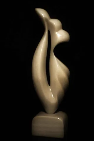 DİNÇER GÜNGÖRÜR — “Döngü”, 2015 "Döngü" eseri DİNÇER GÜNGÖRÜR tarafından 2015 yılında 48x15x9 cm ölçülerinde Marmara mermeri tekniği ile yapılmıştır.