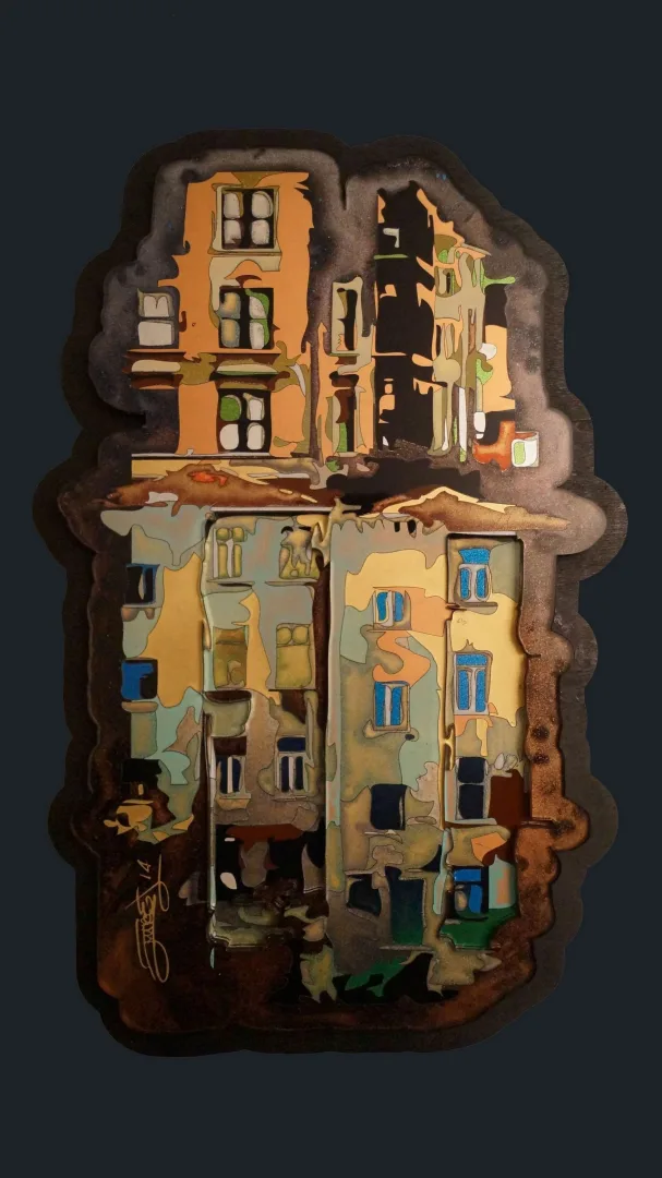 "İsimsiz" eseri EMRE LÜLE tarafından 2015 yılında 44x29 cm ölçülerinde Pleksiglas+Ahşap tekniği ile yapılmıştır.