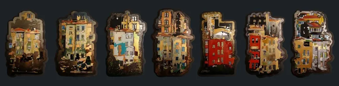 "İsimsiz" eseri EMRE LÜLE tarafından 2015 yılında 44x203 cm ölçülerinde Pleksiglas+Ahşap tekniği ile yapılmıştır.