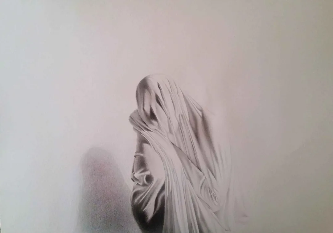 "isimsiz" eseri METİN KALKIZOĞLU tarafından 2015 yılında 35x50 cm ölçülerinde Kağıt üzeri kurşun kalem tekniği ile yapılmıştır.