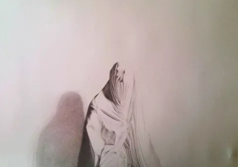 "isimsiz" eseri METİN KALKIZOĞLU tarafından 2015 yılında 35x50 cm ölçülerinde Kağıt üzeri kurşun kalem tekniği ile yapılmıştır.