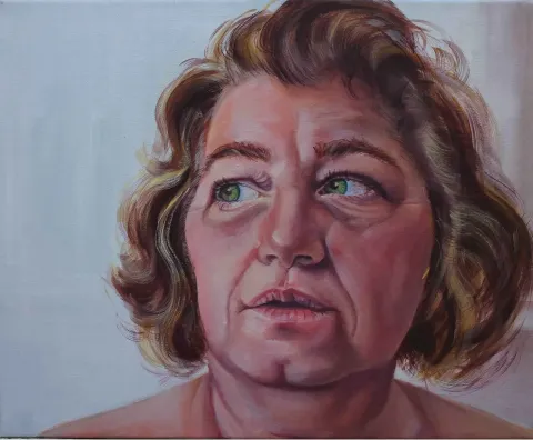 "Bir Annenin Portresi" eseri EMEL AY tarafından 2015 yılında 40x50 cm ölçülerinde Tuval üzeri yağlı boya tekniği ile yapılmıştır.