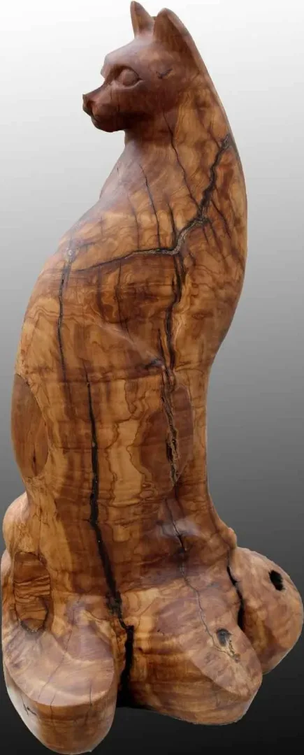 yakınlaştır "Asalet" eseri HAKAN ERASLAN tarafından 2015 yılında 60x26x22 cm ölçülerinde Ahşap tekniği ile yapılmıştır.