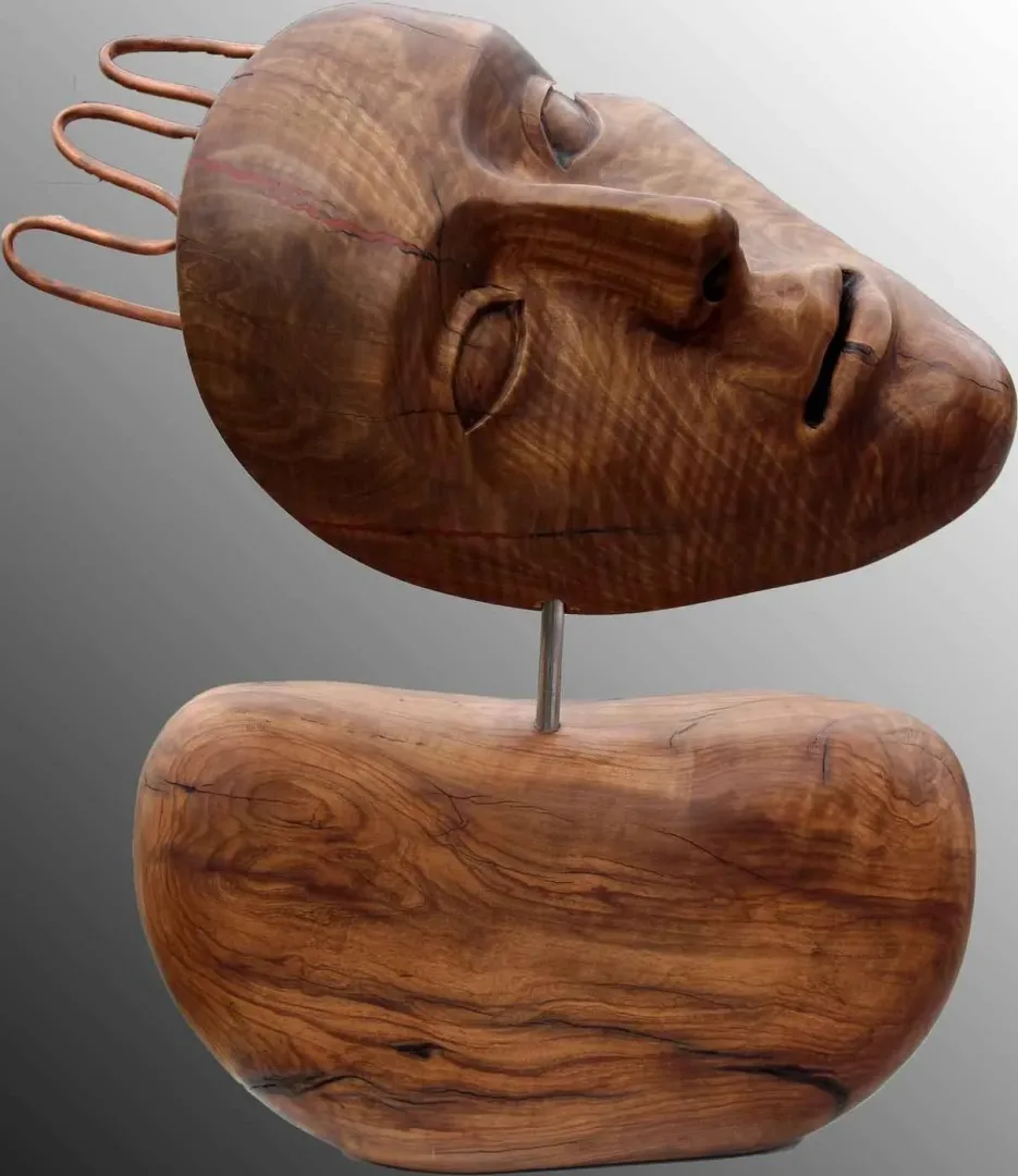 yakınlaştır "Kraliçe" eseri HAKAN ERASLAN tarafından 2015 yılında 47x11x45 cm ölçülerinde Ahşap tekniği ile yapılmıştır.