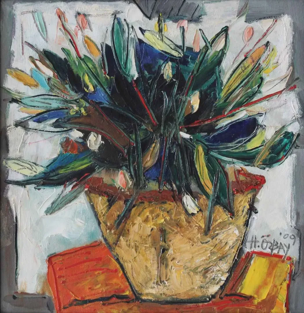 "Natürmort" eseri HİLMİ ÖZBAY tarafından 2009 yılında 35x35 cm ölçülerinde Tuval üzeri yağlı boya tekniği ile yapılmıştır.