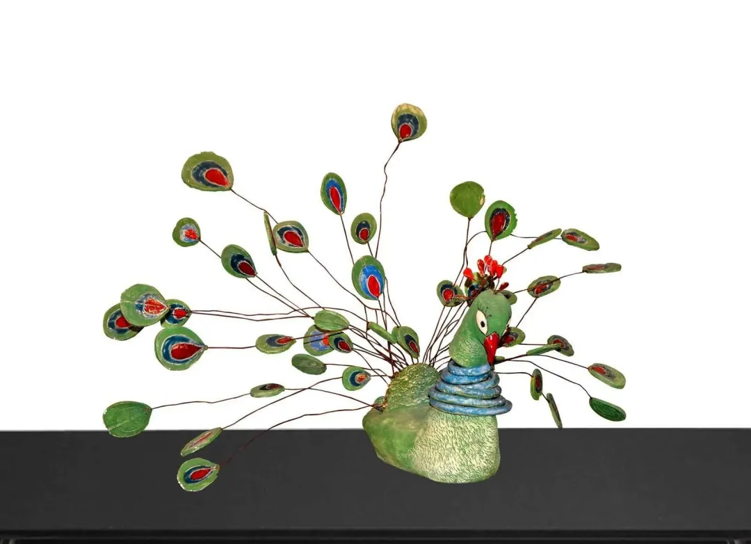 "Peacock I" eseri MARİA BERENT tarafından 2007 yılında 60x70x55 cm ölçülerinde Seramik, Tel tekniği ile yapılmıştır.