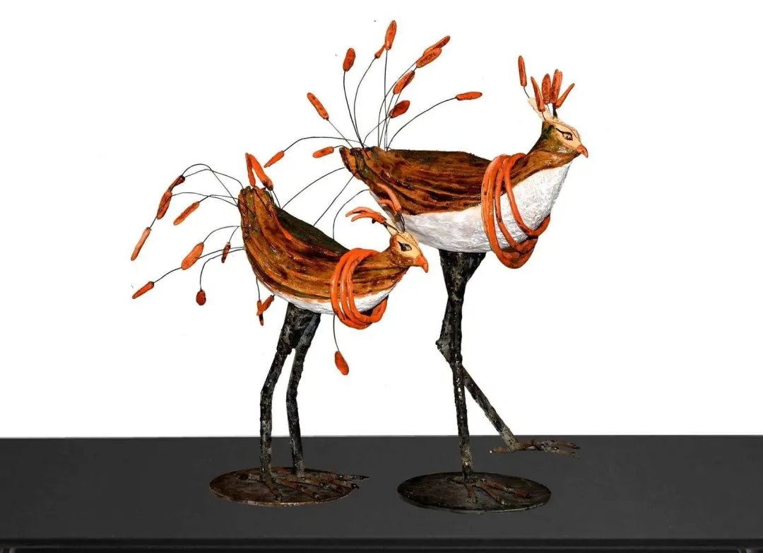 yakınlaştır "Birdie Namnam" eseri MARİA BERENT tarafından 2011 yılında 60x30x50&42x25x40 cm ölçülerinde Seramik, Tel tekniği ile yapılmıştır.