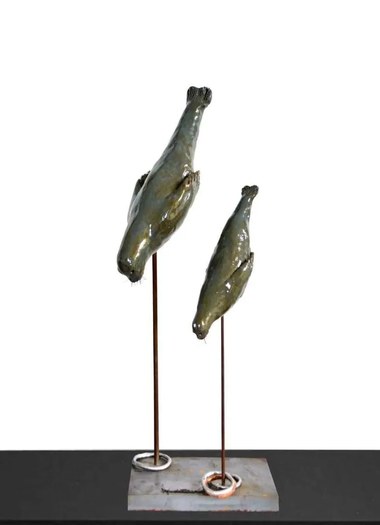 yakınlaştır "Fok Balıkları/Seals" eseri MARİA BERENT tarafından 2008 yılında 60x25x20 cm ölçülerinde Seramik tekniği ile yapılmıştır.
