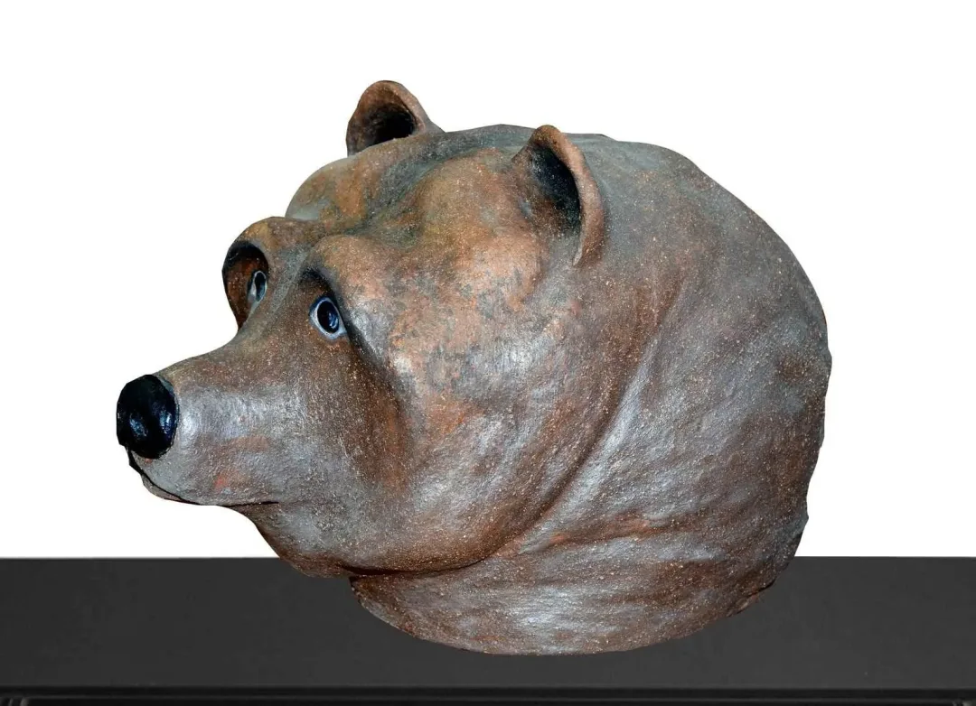yakınlaştır "Baba Ayı/Father Bear" eseri MARİA BERENT tarafından 2010 yılında 24x24x35 cm ölçülerinde Seramik tekniği ile yapılmıştır.