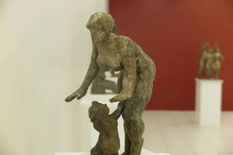 "Hamam-5" eseri METİN YURDANUR tarafından 32x17x15 cm ölçülerinde Bronz tekniği ile yapılmıştır.