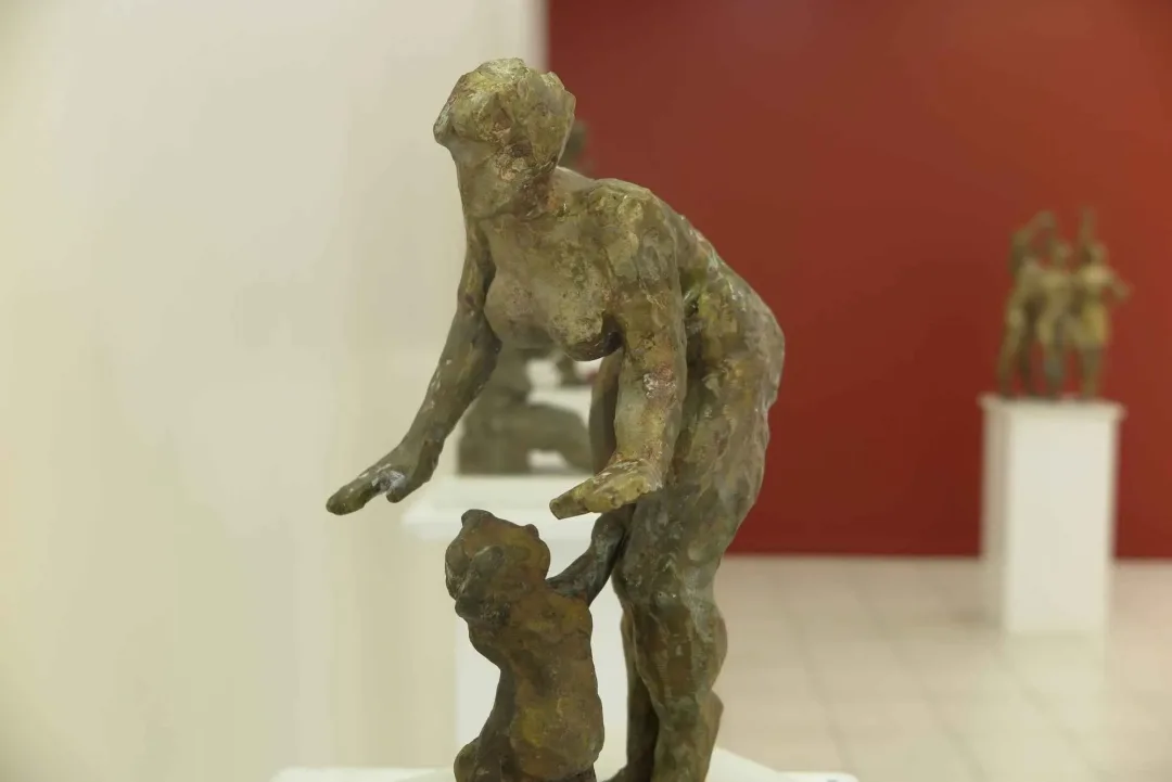 "Hamam-5" eseri METİN YURDANUR tarafından 32x17x15 cm ölçülerinde Bronz tekniği ile yapılmıştır.