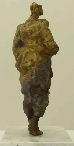 "Hamam-6" eseri METİN YURDANUR tarafından 41x13x13 cm ölçülerinde Bronz tekniği ile yapılmıştır.