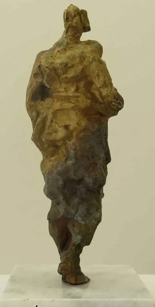 "Hamam-6" eseri METİN YURDANUR tarafından 41x13x13 cm ölçülerinde Bronz tekniği ile yapılmıştır.