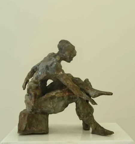 "Hamam-7" eseri METİN YURDANUR tarafından 28x15x25 cm ölçülerinde Bronz tekniği ile yapılmıştır.