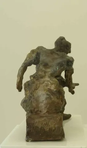 "Hamam-7" eseri METİN YURDANUR tarafından 28x15x25 cm ölçülerinde Bronz tekniği ile yapılmıştır.