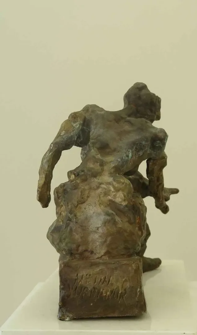 yakınlaştır "Hamam-7" eseri METİN YURDANUR tarafından 28x15x25 cm ölçülerinde Bronz tekniği ile yapılmıştır.