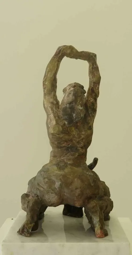 yakınlaştır "Hamam-8" eseri METİN YURDANUR tarafından 36x20x20 cm ölçülerinde Bronz tekniği ile yapılmıştır.