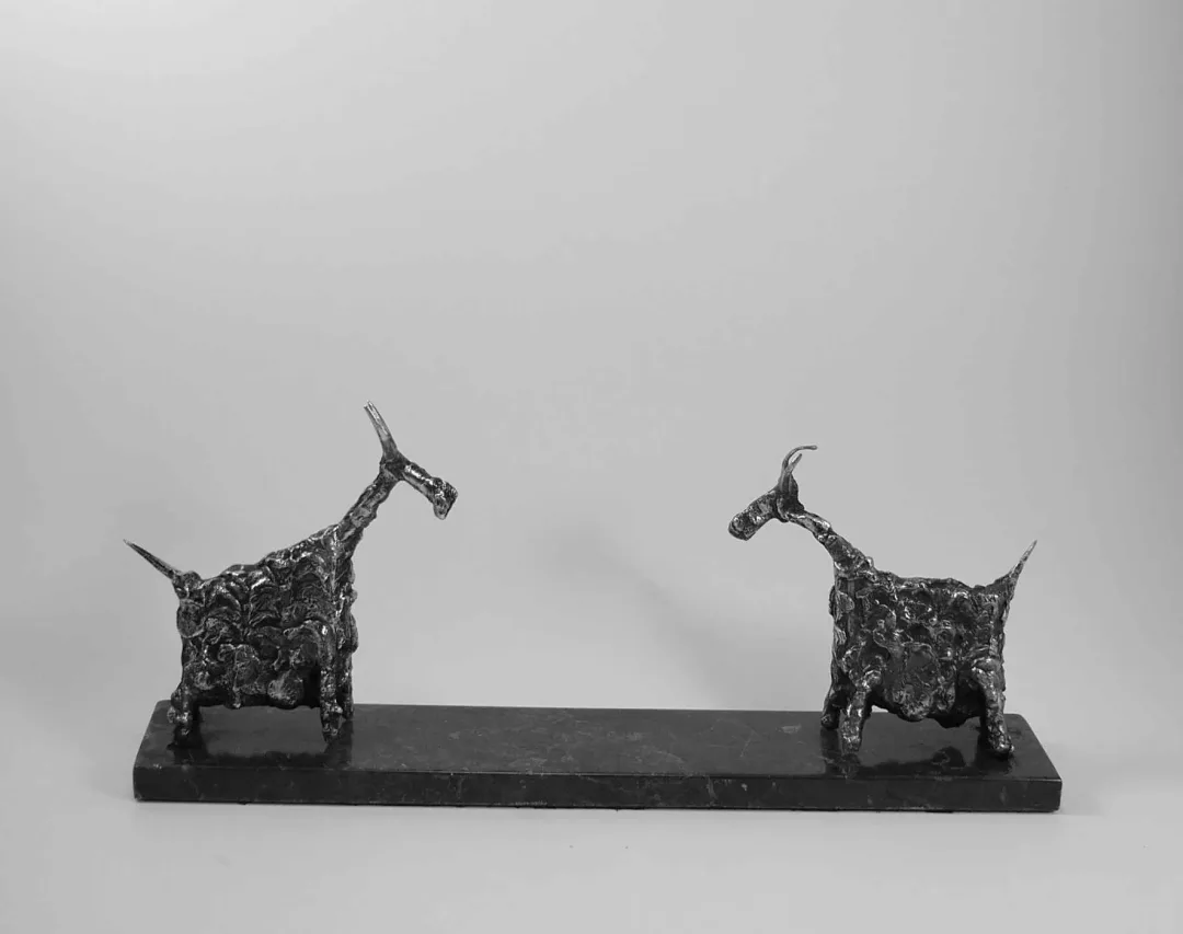 yakınlaştır "İsimsiz" eseri ÖZER AKTAŞ tarafından 5x9x25 cm ölçülerinde Demir Yontu+Kaynak tekniği ile yapılmıştır.